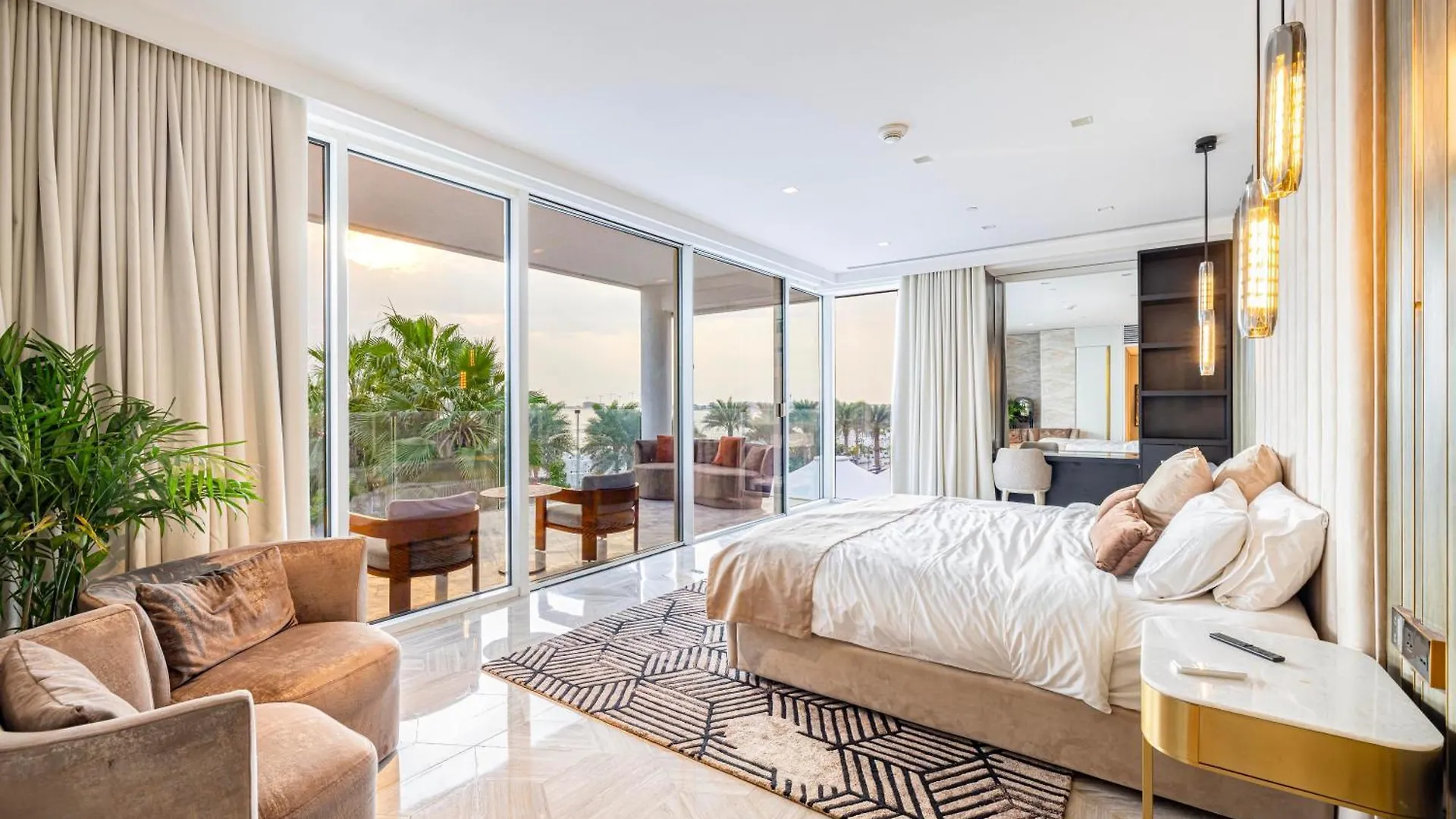 Five Palm Upgraded 4 Bedrooms With Private Pool Dubai